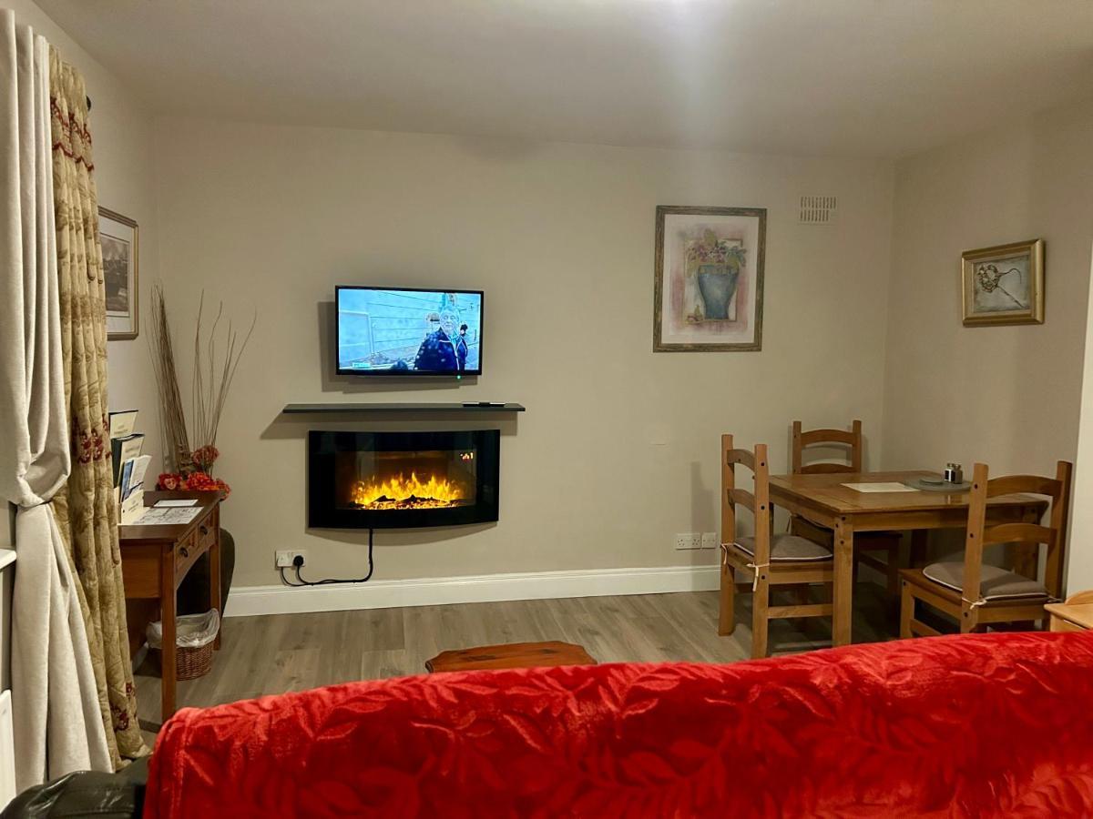 קליפדן Buttermilk Lodge Guest Accommodation מראה חיצוני תמונה